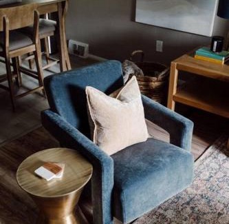 Westlake Appartement | NEWLY Listed! Westlake Stylish