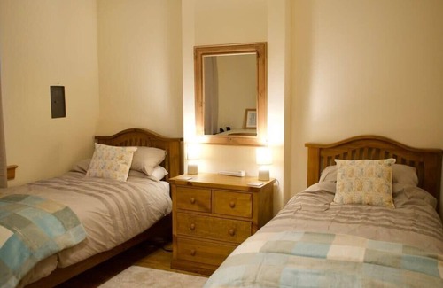 Restalrig Appartement | 2 Bedroom Apartment With Parking in Edinburgh