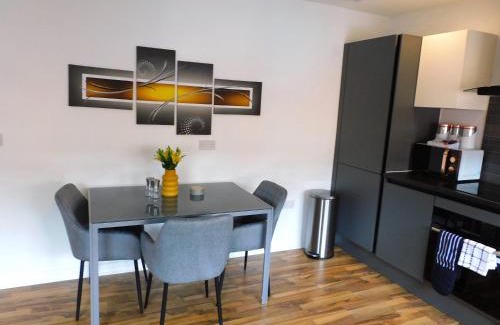 Hamilton Appartement | Newly refurbished 1 bed Apt in Hamilton Close to station and local amenities