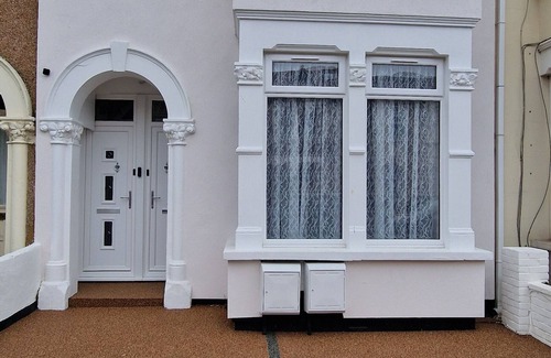 Newbury Appartement | Newly Refurbished 2 Bedroom Flat Near Train Station in Seven Kings/london