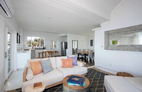 Double Bay Maison | Newly Remodeled Home on Pink-Sand Double Bay Beach, Spectacular Views