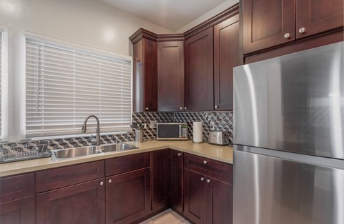 Pico-Union Appartement | NEWLY REMODELED! 2BR 1BA near LA Convention Center