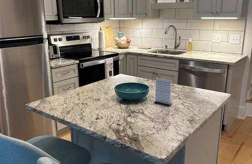 Oak Hill Appartement | Newly remodeled apartment in a serene setting!