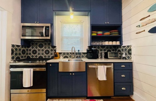 Brenham Maison | Newly remodeled bungalow near downtown Brenham