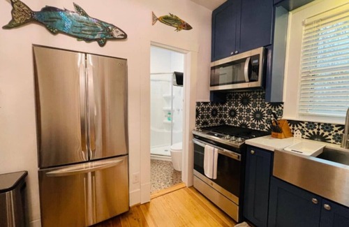 Brenham Maison | Newly remodeled bungalow near downtown Brenham
