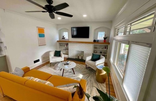Kamm's Corners Appartement | Newly remodeled | Close to airport | 3br, 1 ba