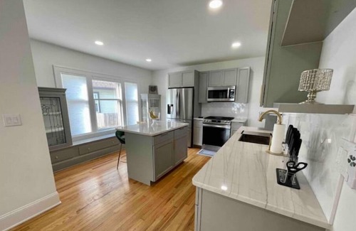 Kamm's Corners Appartement | Newly remodeled | Close to airport | 3br, 1 ba