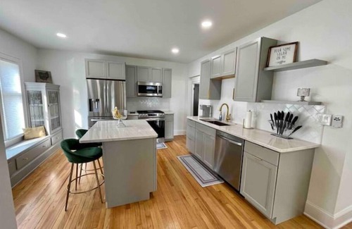 Kamm's Corners Appartement | Newly remodeled | Close to airport | 3br, 1 ba