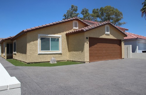Whitney Ranch Maison | Newly Remodeled Family Home 3B/2B - Short Drive to the Strip!