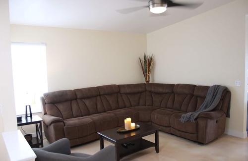 Whitney Ranch Maison | Newly Remodeled Family Home 3B/2B - Short Drive to the Strip!
