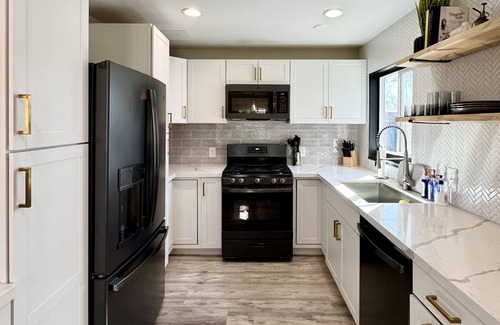 Reno Maison | Newly remodeled home, close to the airport and city attractions. Pet friendly!