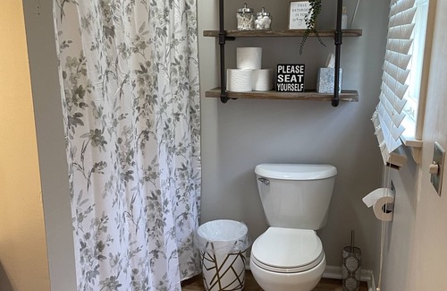Perrysburg Maison | Newly remodeled home - adorable and cozy!
