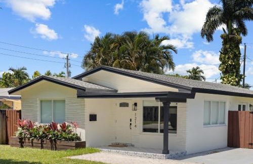 Royal Poinciana Maison | Newly Remodeled House in Miami - 3BR House with Private Yard - 5 Min ride to Hollywood Beach
