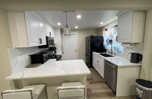 Sun Bay South Maison | Newly Remodeled Luxe Retreat