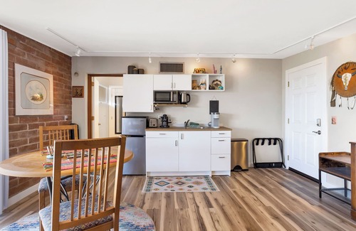 Oracle Foothills Estates Appartement | Newly remodeled suite! Large private deck w/ mountain and sweeping sunset views