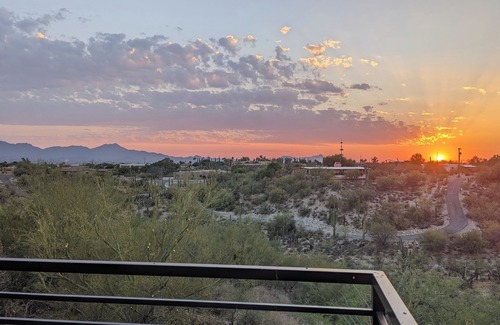 Oracle Foothills Estates Appartement | Newly remodeled suite! Large private deck w/ mountain and sweeping sunset views