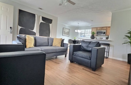 Uniontown Maison | Newly Remodeled Spacious 4-bedroom House With WiFi, AC, and More