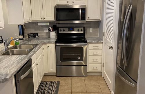 Lakeland Copropriété | Newly remodeled updated condo,12x32 Boat slip, wi-Fi Internet cable TV, pwc slip
