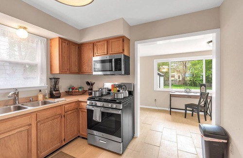 Ottawa Maison | NEWLY REMODLED 3BD Home Walk To ProMedica Hospital