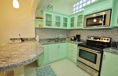 Buenos Aires Copropriété | Newly Renovated Condo One Block From Beach