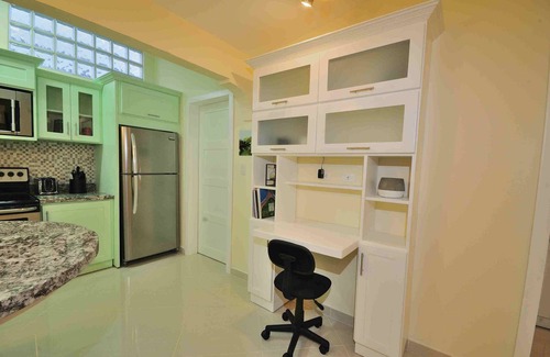 Buenos Aires Copropriété | Newly Renovated Condo One Block From Beach