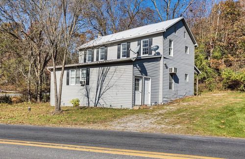 Mount Pleasant Mills Maison | Hunter’s Dutch Country Paradise on 60-Acre Farm!