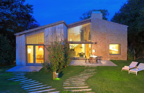 Siurana Villa | Newly renovated 100 m2 holiday villa with private garden, stream 20 min to the beach