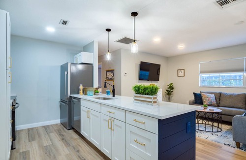 Orlando Maison | Newly renovated 2 Bed, 2bath home with private fenced in backyard.