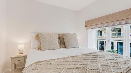 Lechlade Maison | Newly renovated 2-bed house in Lechlade with parking