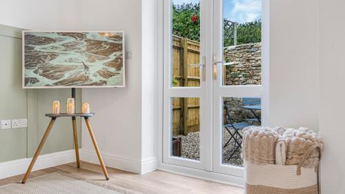 Lechlade Maison | Newly renovated 2-bed house in Lechlade with parking