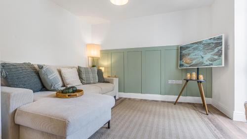 Lechlade Maison | Newly renovated 2-bed house in Lechlade with parking