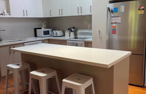 Lorne Appartement | Newly renovated, 3 bedroom, pet friendly unit.