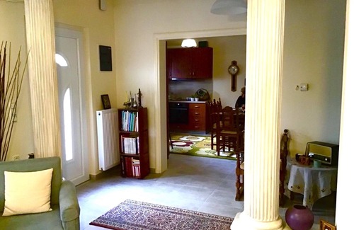 Volos City Centre Maison | Newly renovated 3 bedroom home with easy parking in volos