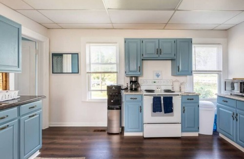 Azalia Autre | Newly-renovated 3-bedroom GetAway on a 40-acre Park, Beach & Lake