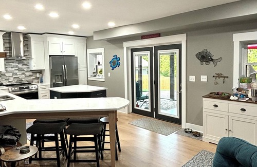Southmont Maison | GRANDE VALEUR! Quai privé avec rampe de bateau à proximité. Kayaks gratuits / Foyer / Flotteurs / WiFi