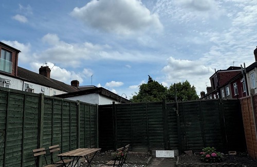 Custom House Appartement | Newly Renovated 4BD Home, 11 Mins to ExCel London!