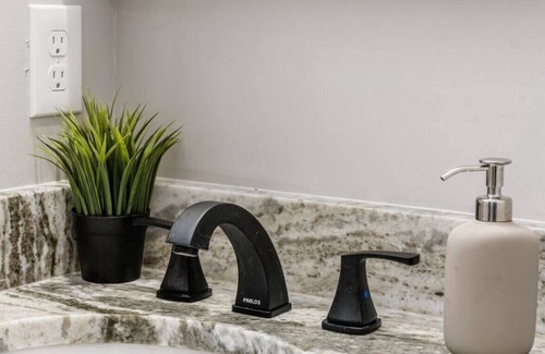Livingston Park Maison | Newly Renovated! 8 mins to High st!