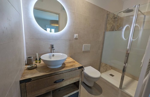 Bouillargues Appartement | Appartement refait à neuf à 5 min du centre de Nîmes de 8 à 12 personnes.
