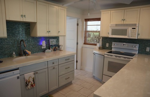 Treasure Cay Villa | Newly Renovated Bathroom and Outdoor Shower! - Sandy Feet Retreat, Treasure Cay