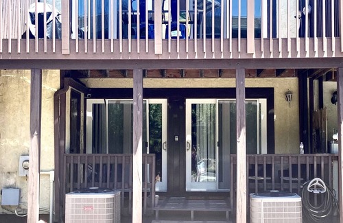 Southend Maison | NEWLY RENOVATED BEACH BLOCK TOWNHOME!!
