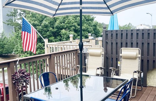 Southend Maison | NEWLY RENOVATED BEACH BLOCK TOWNHOME!!