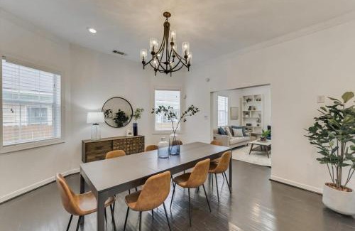 Kessler Maison | Newly Renovated Bishop Arts Home
