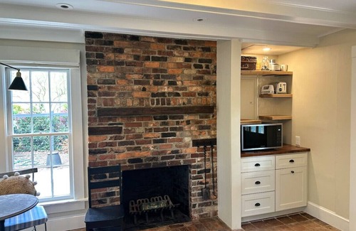 Hillsborough Maison | Newly Renovated Carriage House