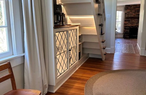 Hillsborough Maison | Newly Renovated Carriage House