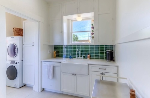 Feldman's Maison | Newly renovated, charming, quiet bungalow near U of A/downtown