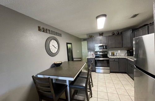 Navarre Maison | Newly Renovated Close to the Beach