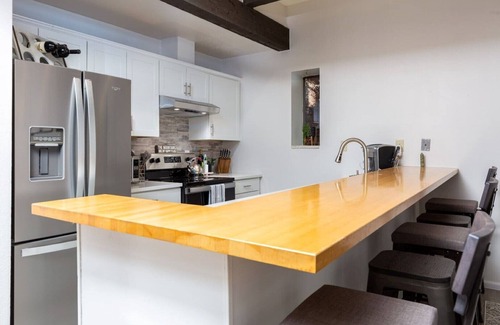 Warrior's Mark Copropriété | Newly Renovated Condo Walking Distance to Main St