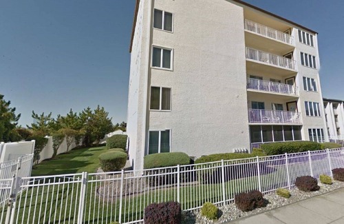 Southend Copropriété | Récemment meublé et rénové Condo sur la plage avec une grande piscine!
