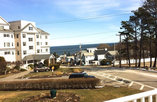 Ogunquit Copropriété | Condo récemment rénové au deuxième étage, avec vue sur l'océan. 5 minutes de la plage.