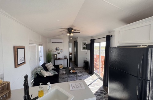 Fidelity Cabine | NEWLY renovated cottage located right off I-49 in Archie, MO.